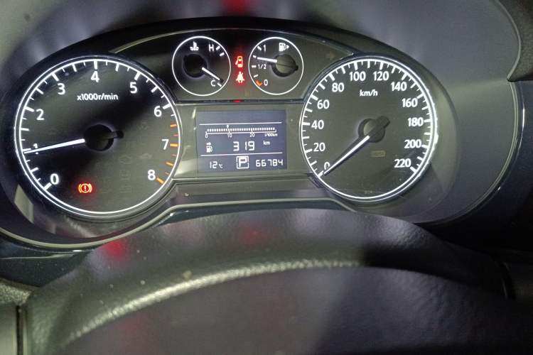 Used Nissan Tiida 2014 1.6L CVT Smart Model Odometer Close Up