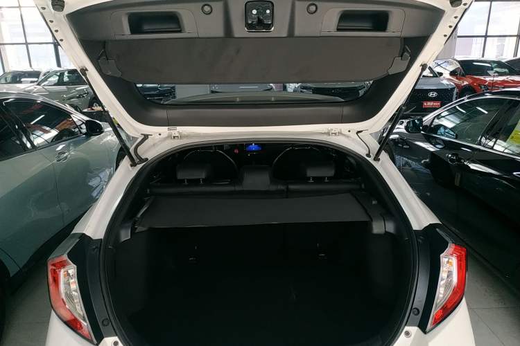 Used Honda Civic 2021 HATCHBACK 220TURBO CVT New Trendsetter Trunk