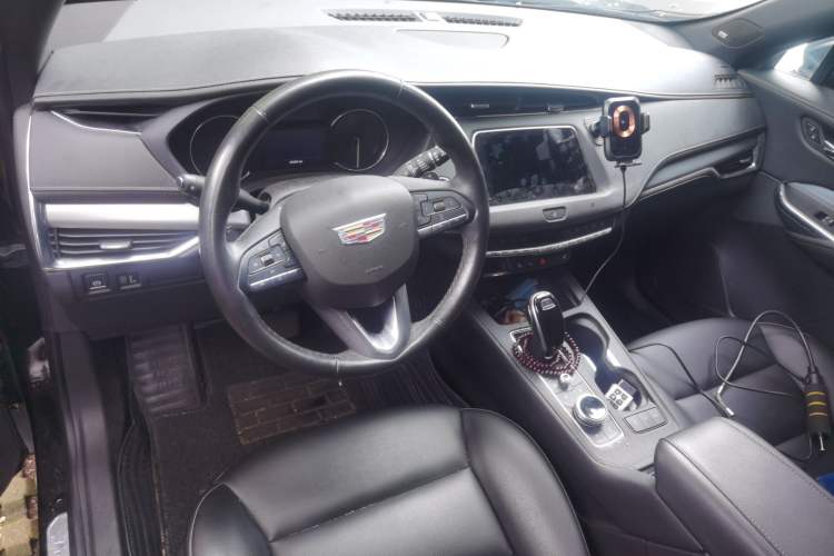 Used Cadillac XT4 2020 Revised Version 28T Two-Wheel Drive Leading Edition Center Console