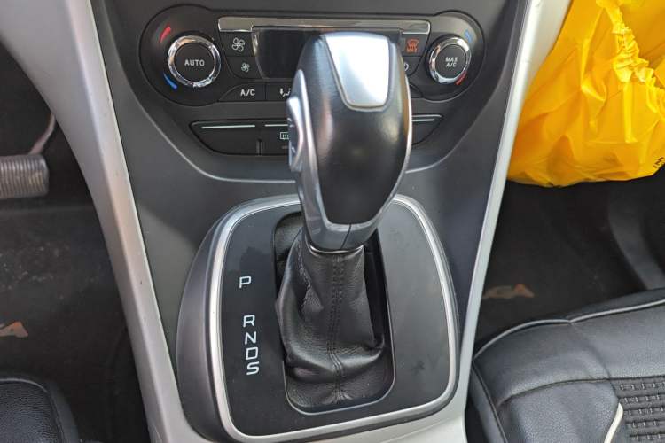 Used Ford Kuga 2015 1.5L GTDi Two-Wheel Drive Fashion Edition Gear Lever