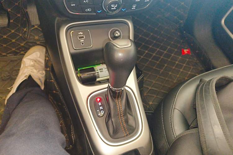 Used Jeep Compass 2017 200T Automatic Family Edition Gear Lever