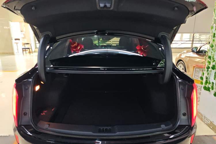 Used Hongqi E-QM5 2022 431 km Charge & Enjoy Edition
