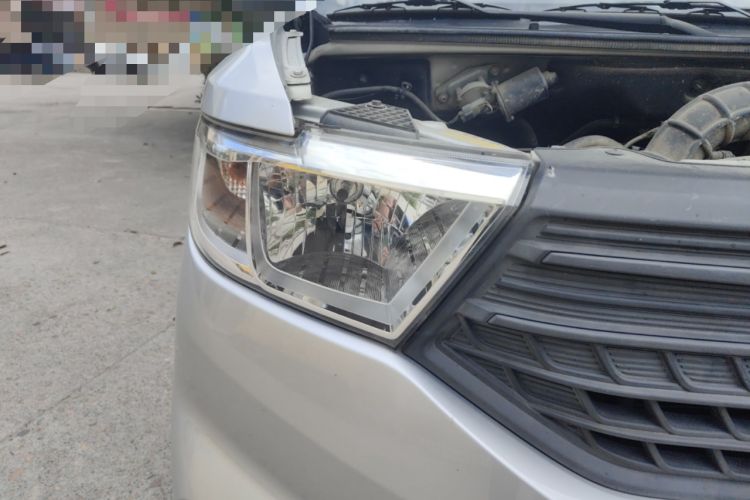 Used Wuling Hongguang V 2019 1.5L Jingqu Version China VI LAR Right Front Headlight