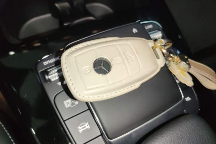 Used Mercedes-Benz A-Class 2022 Revised Version A 200 L Sport Sedan Fashionable Style Vehicle Key