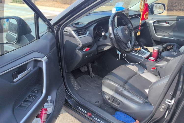 Used Toyota Wildlander 2021 2.0L CVT Two-Wheel Drive Luxury Edition Driver Seat