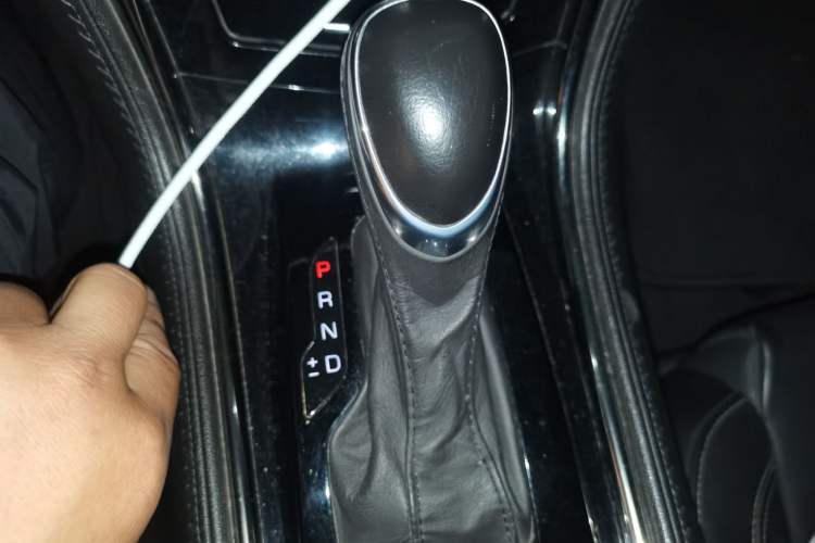 Used Cadillac ATS-L 2016 28T Fashion Edition Gear Lever