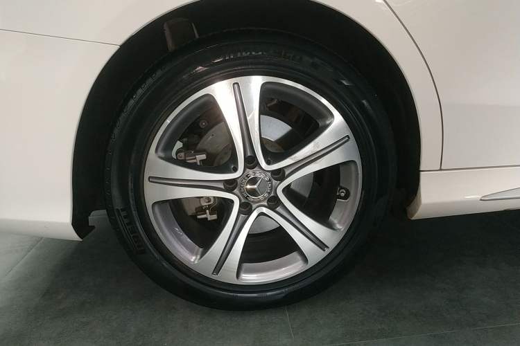 Used Mercedes-Benz C-Class 2020 Restyled C 260 L Sport Edition Right Rear Wheel Hub