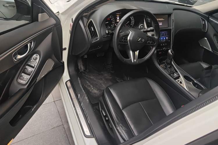 Used Infiniti Q50L 2018 2.0T Enjoyment Version China VI Standard
