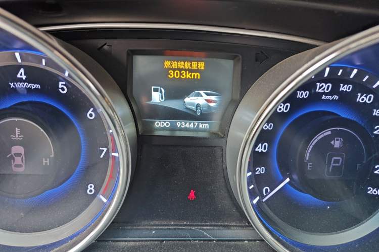 Used Hyundai Sonata 2014 2.0L Automatic Luxury Edition Odometer Close Up