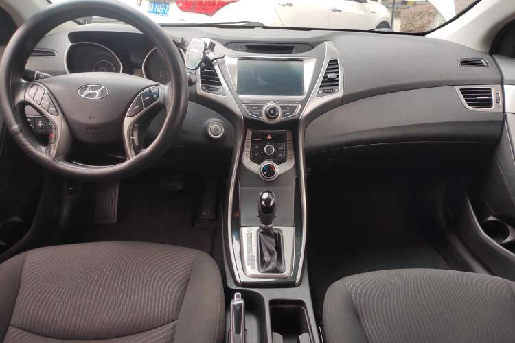 Used Hyundai Elantra (5th Generation / Langdong) 2016 1.6L Automatic Prestige Model Center Console