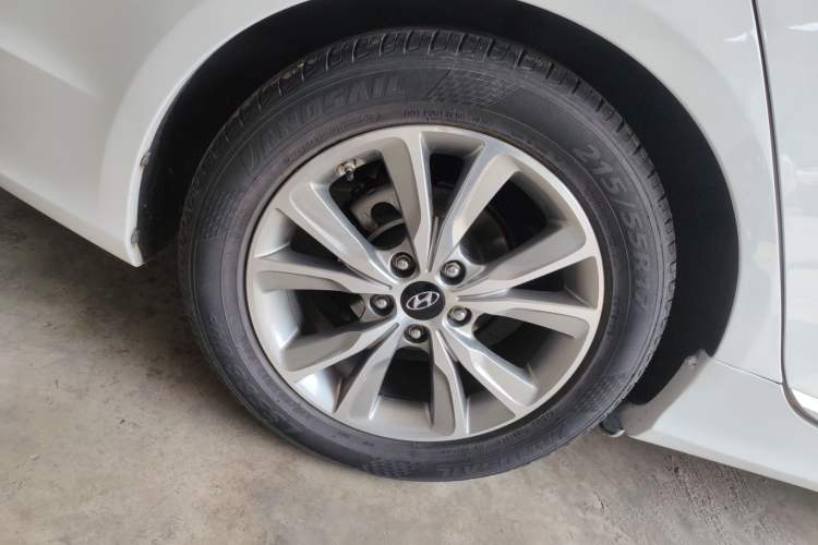 Used Hyundai Sonata 2015 Classic 2.0L Automatic Luxury Edition Right Rear Wheel Hub