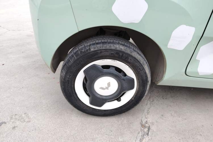 Used Wuling Hongguang MINIEV 2021 Macaron Sandwich Model 120 km Lithium Iron Phosphate