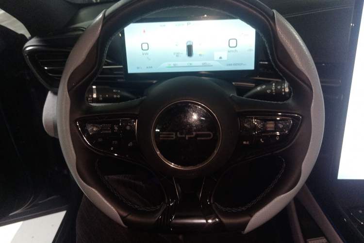 Used BYD Seal 2022 550 km Standard Range Rear-Wheel Drive Prestige Version
