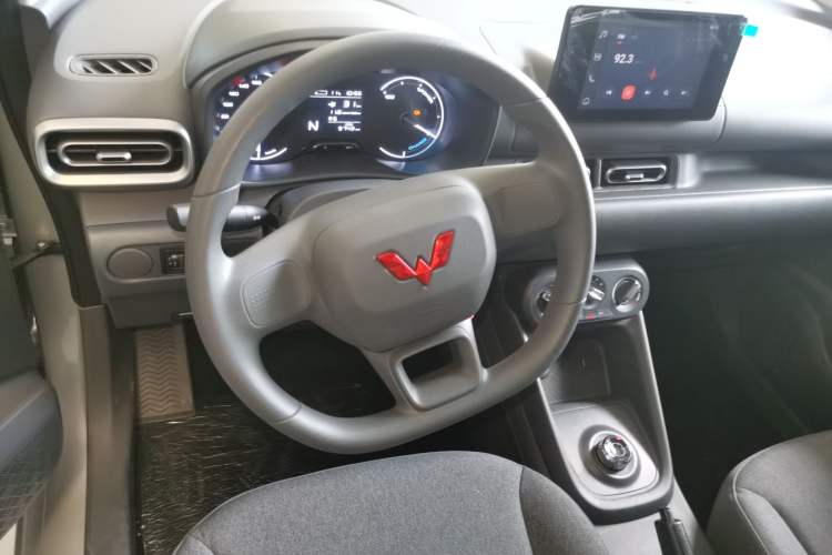 Used Wuling Hongguang New Energy 2024 All-Electric Model 300KM Standard Version Steering Wheel