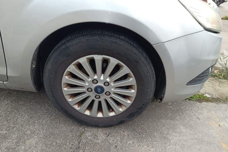 Used Ford Focus 2013 Sedan Classic 1.8L Manual Fashion Edition Right Front Wheel Hub