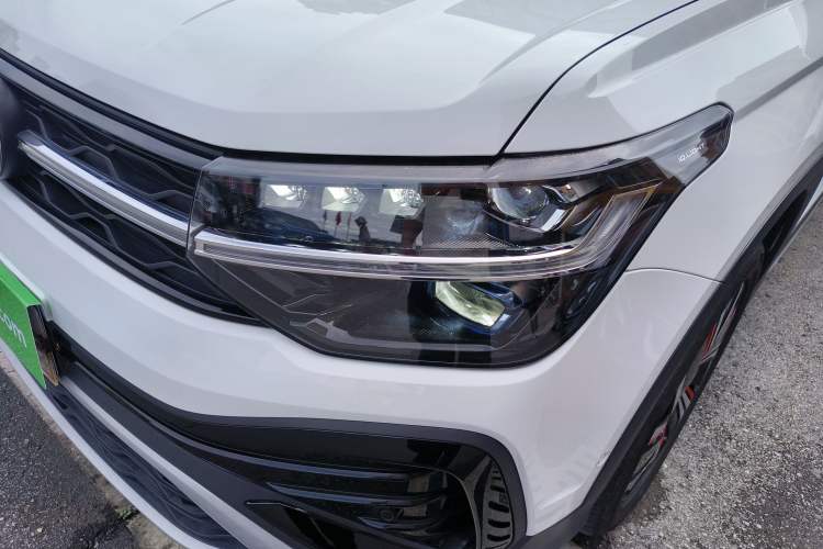 Used Volkswagen Tharu 2024 300TSI Two-Wheel-Drive Moon Luxury Edition
