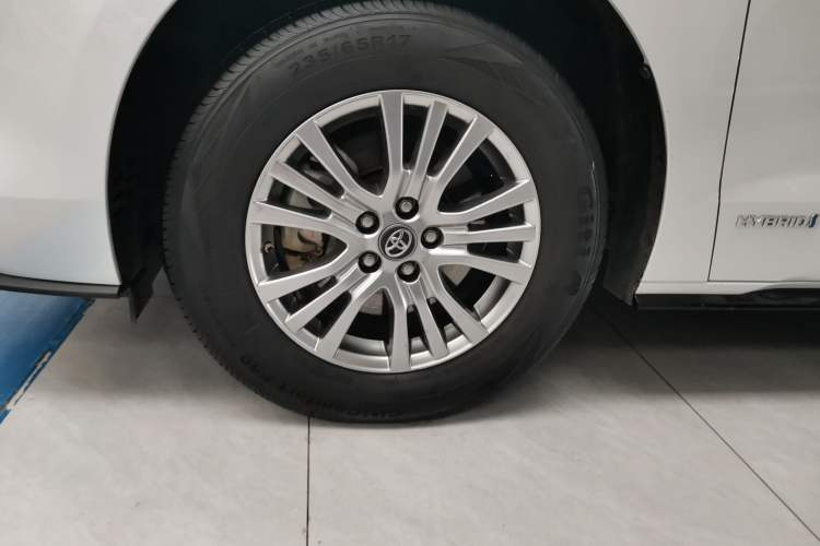 Used Toyota SIENNA 2021 2.5L Hybrid Luxury Edition Left Front Wheel Hub