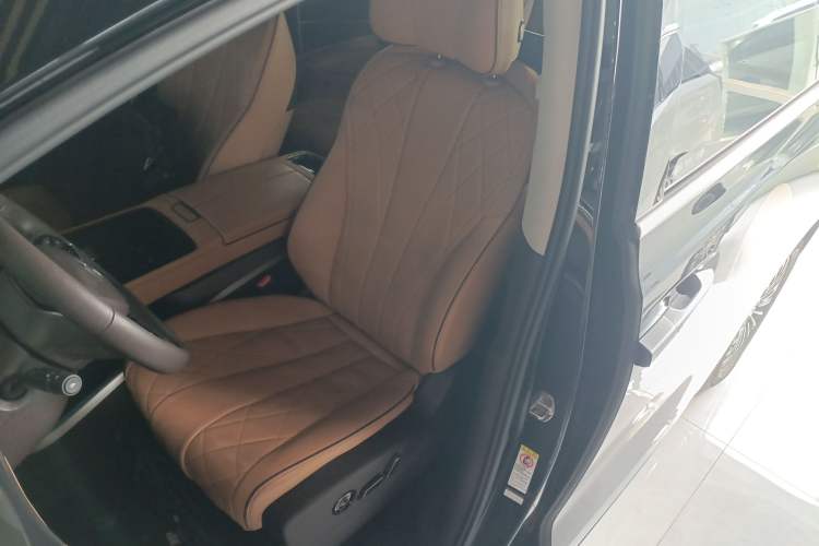 Used Denza D9 2024 DM-i 980 Four-Wheel Drive Prestige Model
