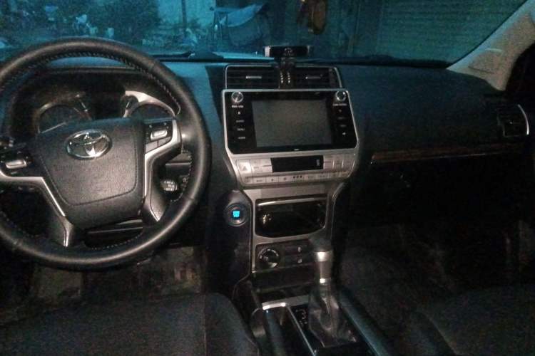 Used Toyota Prado 2018 3.5L Automatic TX-L with Rear-Mounted Spare Tire Center Console
