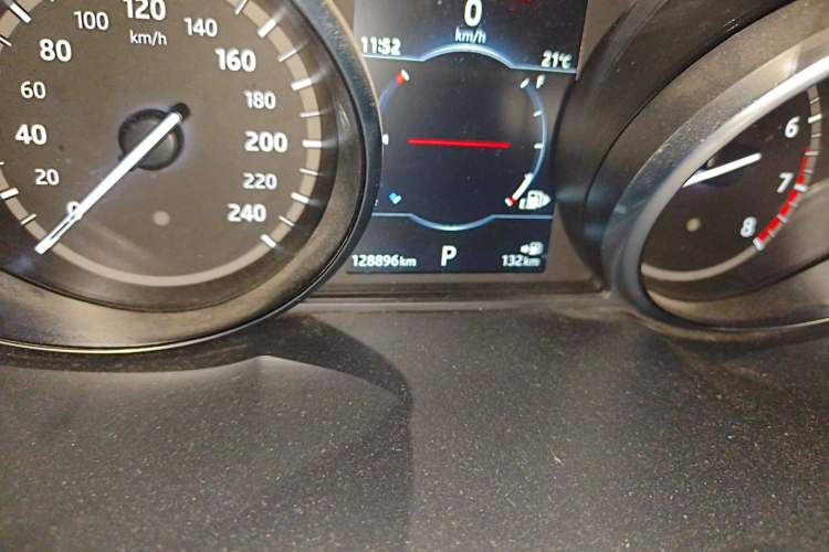 Used Land Rover Discovery Sport 2017 2.0T HSE Odometer Close Up