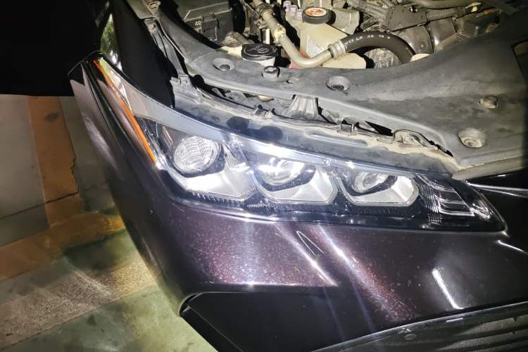 Used Toyota Avalon 2019 Dual-Engine 2.5L XLE Prestige Version China VI Standard Right Front Headlight