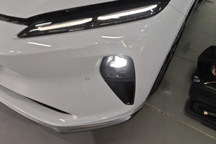 Used Nio ET5 2024 75 kWh Left Front Headlight