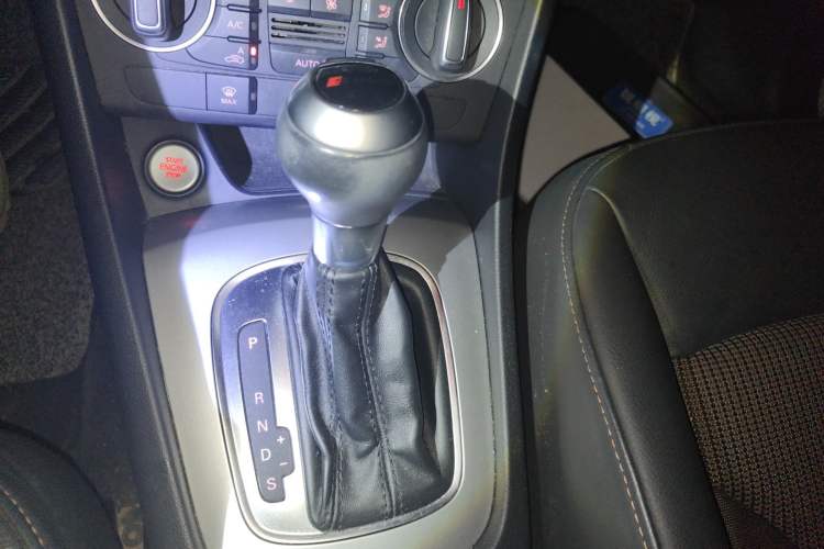 Used Audi Q3 2018 30th Anniversary Edition 30 TFSI Fashion Model Gear Lever