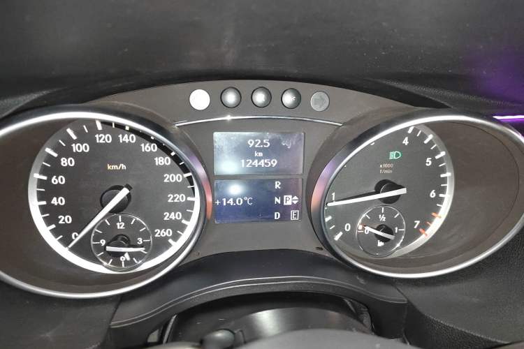 Used Mercedes-Benz R-Class 2017 R 320 4MATIC Business Edition Prestige Model
