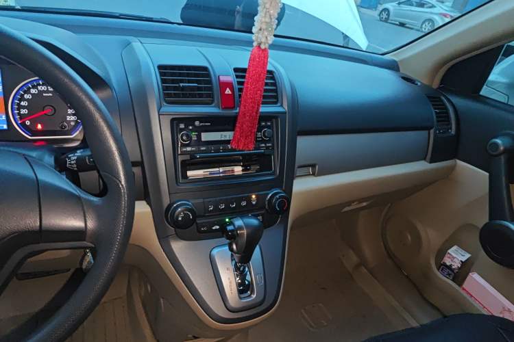 Used Honda CR-V 2010 2.0L automatic two-wheel drive urban version Audio And AC Panel
