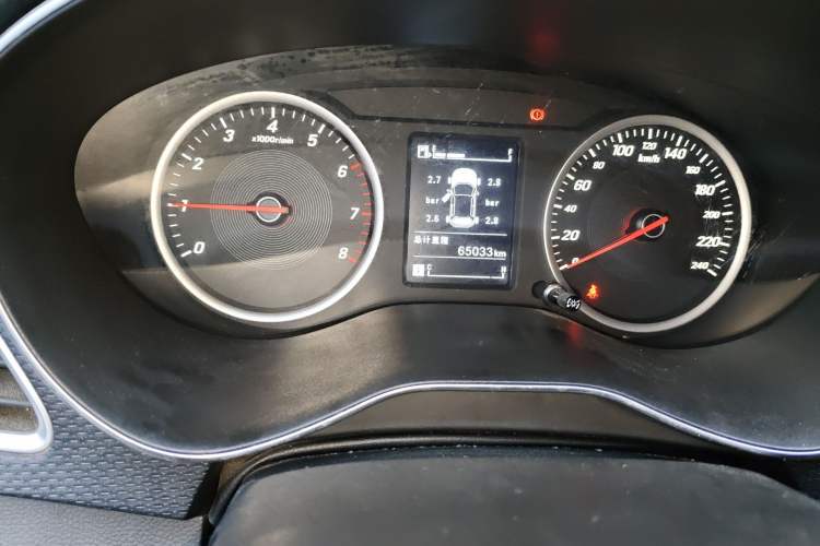 Used Baojun 730 2019 1.5L Manual Fashion Model 7-seater National V Odometer Close Up