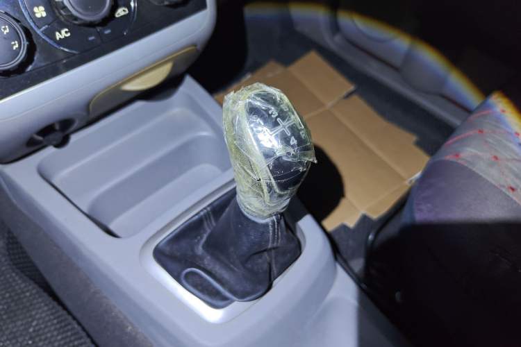 Used BAIC Weiwang M20 2014 1.5L practical type BJ415A Gear Lever