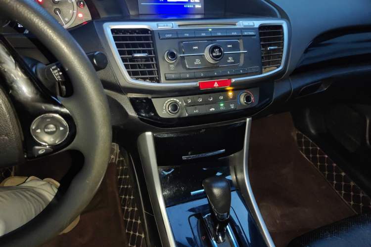 Used Honda Accord 2016 2.0L Comfort Edition Audio And AC Panel