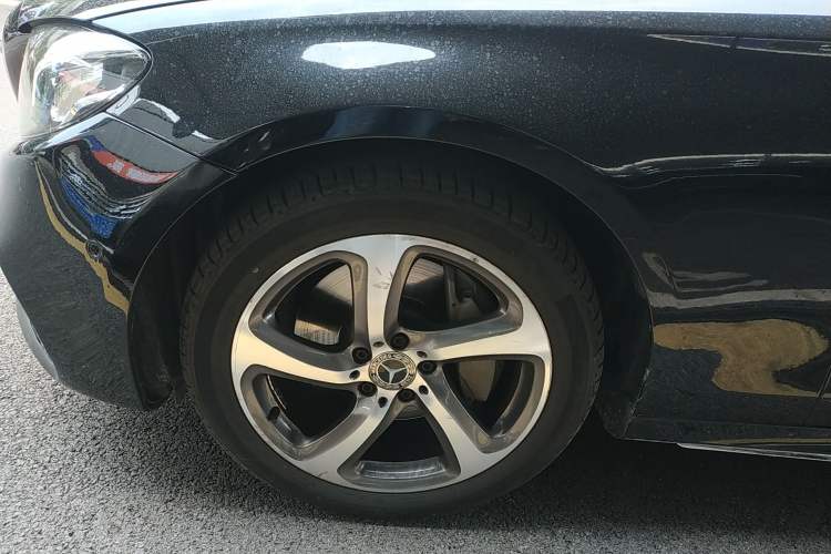 Used Mercedes-Benz E-Class 2018 Restyled E 300 L Sporty and Stylish Edition Exterior 4