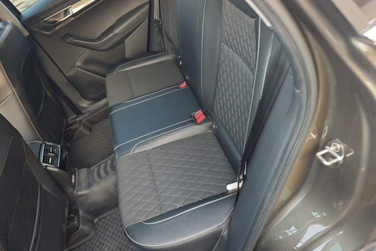 Used Skoda Karoq 2019 TSI280 SmartDrive Luxury Edition China VI standard Left Rear Seat