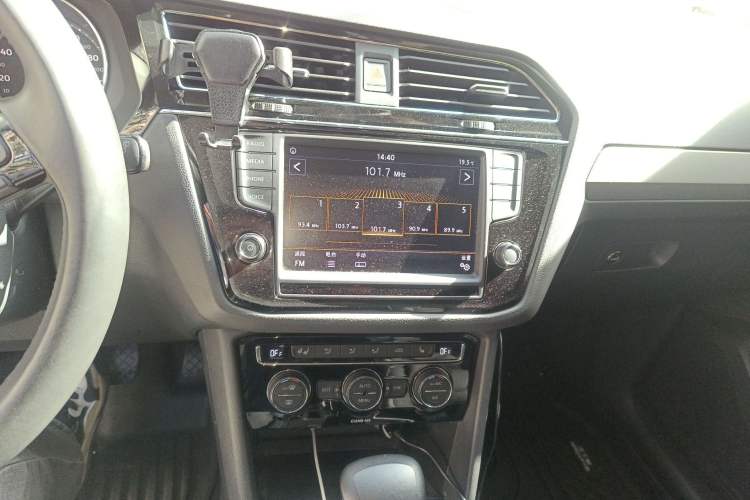 Used Volkswagen Tiguan L 2017 330TSI Automatic Two-Wheel Drive Luxury Edition
