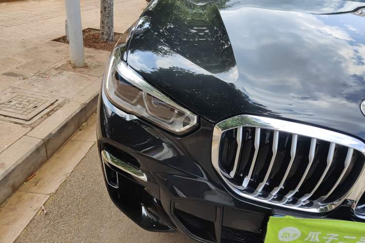 Used BMW X5 2022 Restyled xDrive 30Li Luxury Version M Sport Package Right Front Headlight