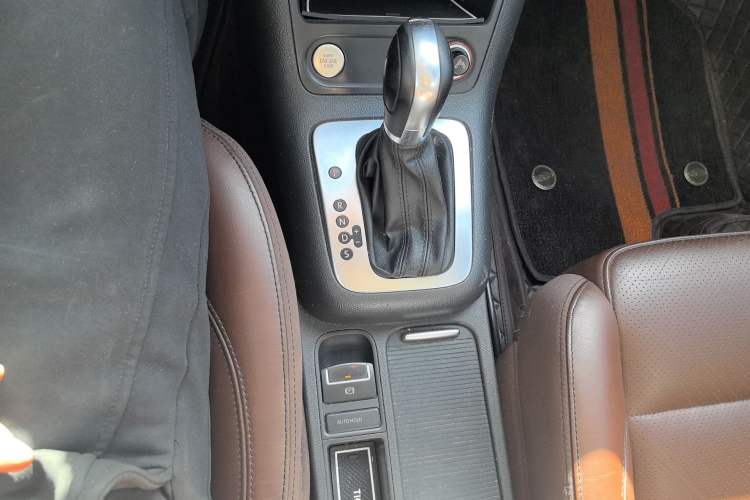 Used Volkswagen Tiguan 2015 1.8TSI Automatic Two-Wheel Drive Luxury Model Gear Lever