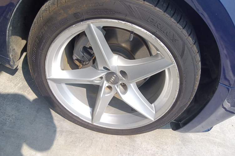 Used Audi A5 2017 Sportback 40 TFSI Fashion Model Right Front Wheel Hub