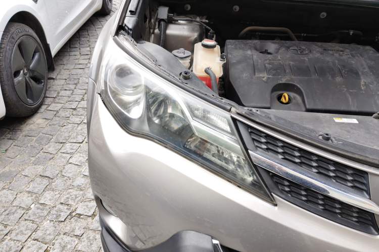 Used Toyota RAV4 2015 2.0L CVT Two-Wheel Drive Fashion Edition
