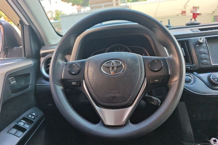 Used Toyota RAV4 2019 2.0L CVT Two-Wheel Drive Luxury Version China VI Standard