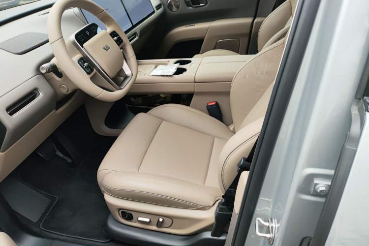 Used Li Auto Li Auto i8 2025 Model Standard Version
