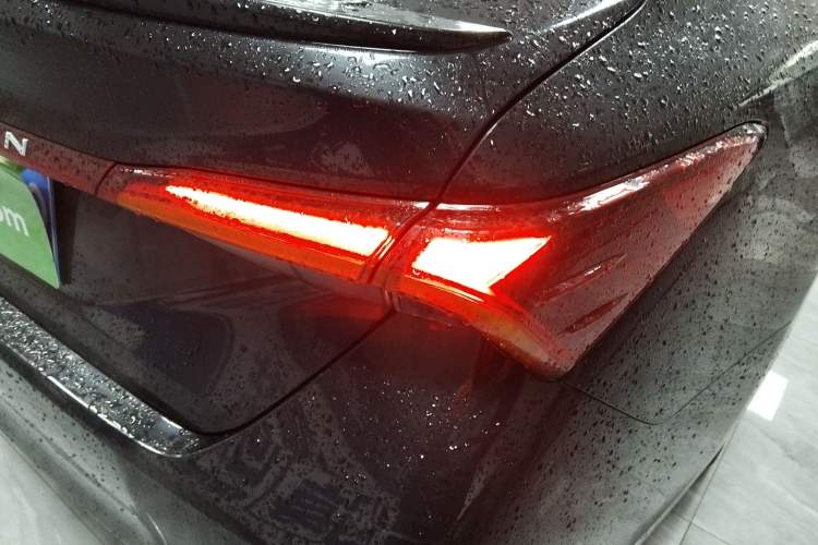 Used Toyota Avalon 2021 2.5L Luxury Edition Right Rear Taillight