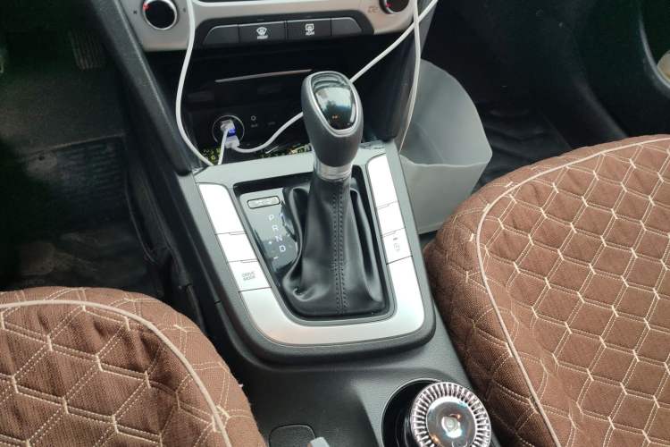 Used Hyundai Elantra (6th Generation / Lingdong) 2016 1.6L Automatic ZhiXuan – Elite Version Gear Lever