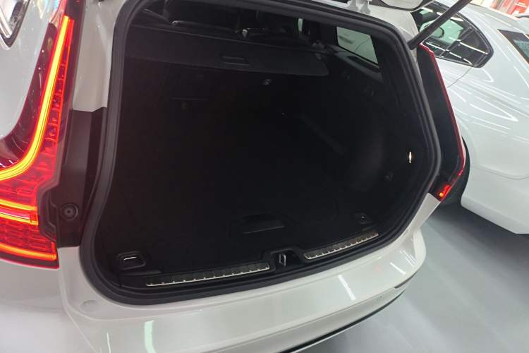 Used Volvo V60 2020 T5 Zhiyuan Sport Edition
