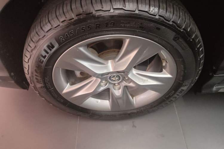 Used Toyota Highlander 2015 2.0T Two-Wheel Drive Luxury Edition 7 Seats Left Front Wheel Hub