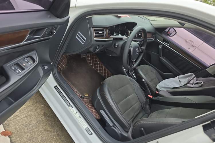 Used Volkswagen Bora 2016 230TSI DSG Luxury Version Driver Seat