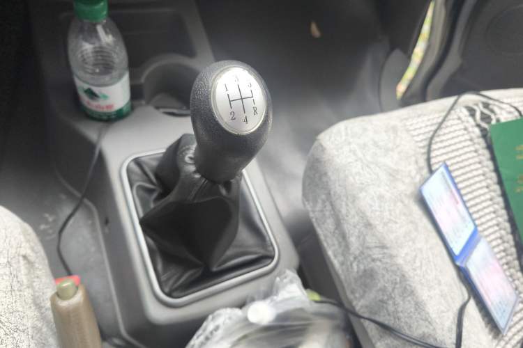 Used FORTHING Lingzhi 2014 V3 1.5L 7-Seater Standard Model II Gear Lever