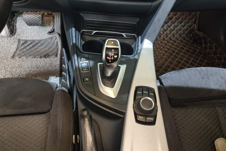 Used BMW 3 Series 2018 320i M Sport Package Gear Lever