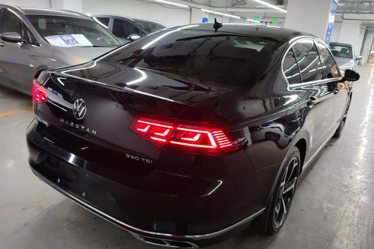 Used Volkswagen Magotan 2025 Zhongxiang Version 330TSI DSG Luxury Edition Rear Right 45 Deg