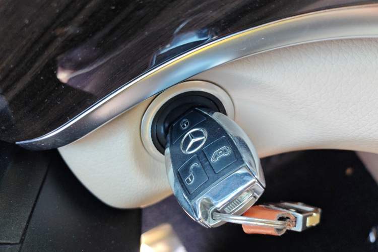 Used Mercedes-Benz V-Class 2018 V 260 Avantgarde Edition China VI Vehicle Key
